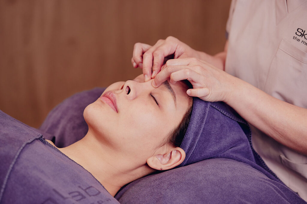 How to do Eye Massage for Dark Circles